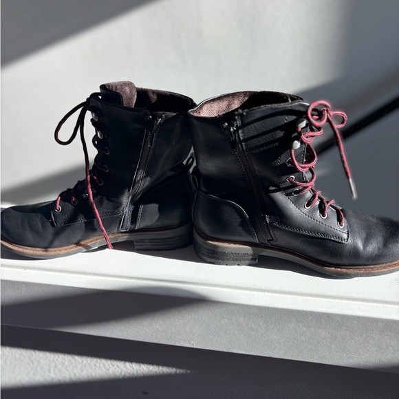 boc Black and Burgundy Lace-Up Combat Boots - Picture 4 of 6
